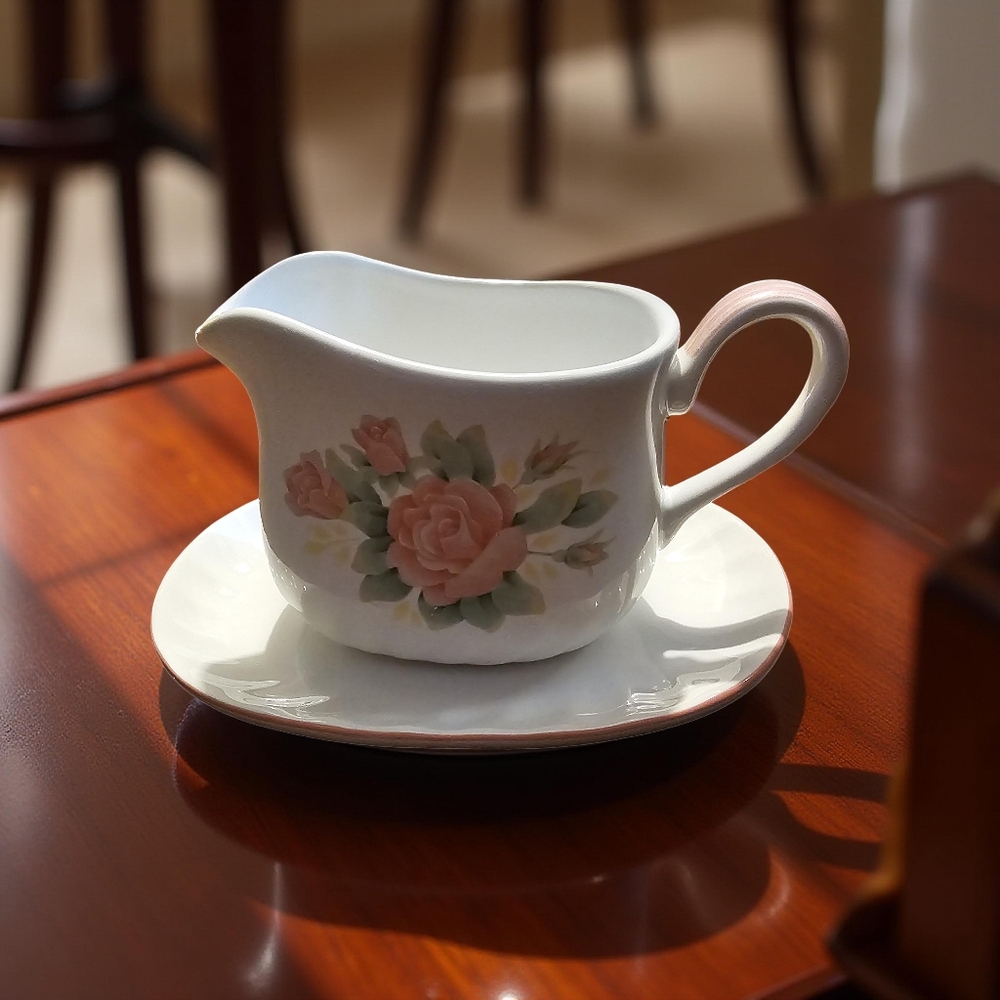 CORELLE COORDINATES STONEWARE! Beautiful Gravy Pourer And Plate To Rest On. - Picture 4 of 4